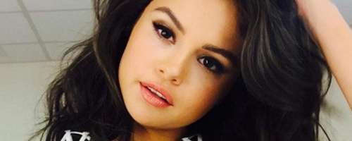 Selena je obtožena kraje