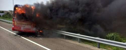 FOTO: V prometni nesreči zgoreli vsi ljudje na avtobusu