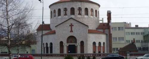 V središču Sarajeva zažgali pravoslavno cerkev
