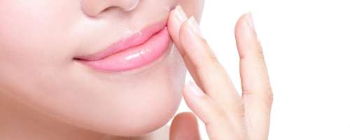 Ustvarite iluzijo: Najnovejši trik za povečanje ustnic