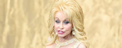 Dolly Parton pri 75-ih letih še vedno aktivna
