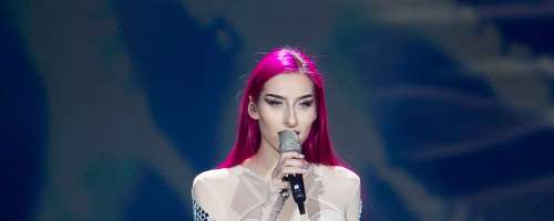 Slovenska pevka opustila roza lase in vsem poslala sporočilo