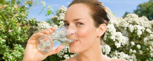Mikroplastika v pitni vodi: Neznan vpliv na zdravje