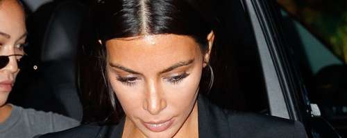 Poslastica za paparace: Lačna Kim Kardashian po pico v nedrčku!