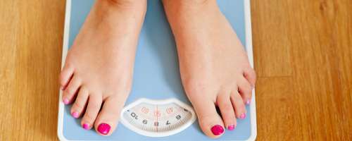 Debelost vpliva na tveganje za smrt zaradi covid-19
