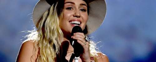 Miley Cyrus ponovno je zapela svoje stare pesmi