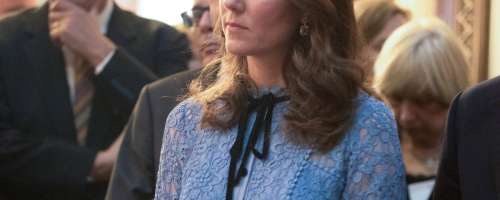 Kate Middleton pokazala nosečniški trebušček