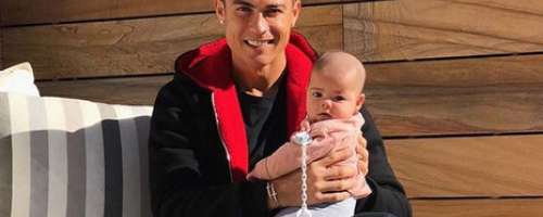 Poglejte, kakšen sladkorček je Ronaldova hčerkica!