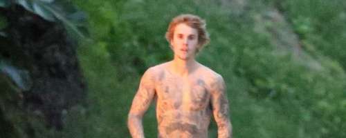 FOTO: Justin Bieber razkazuje svoje telo
