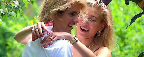 Justin Bieber in Hailey Baldwin uživata v naklonjenosti