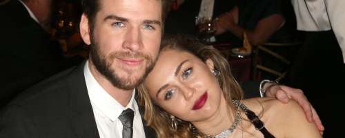 Miley Cyrus delila še več fotografij s poroke
