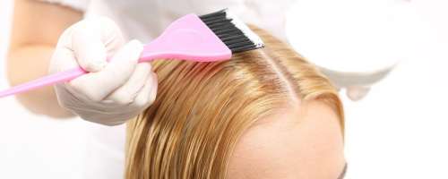 Učinek barvanja las med menstruacijo
