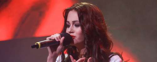 Slovenska pevka pokazala srčnega izbranca?