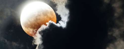 Tedenski horoskop: Petkova polna luna bo vabila k okrepitvi duha