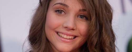 14-letna najstnica na fotografiji je postala znana slovenska igralka