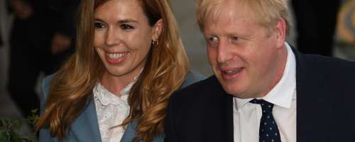 Britanski premier po okužbi s koronavirusom dobil sina