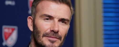 David Beckham se kot nogometna ikona vrača na zelenico