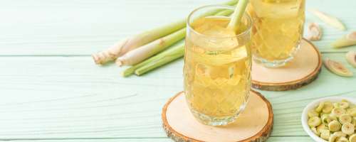 Napitek za dobro kondicijo: ledeni čaj z limonino travo