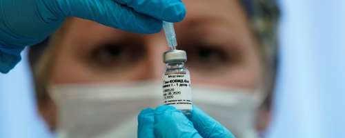 Cepivo proti covidu-19 NE povzroči spremembe človeškega genoma