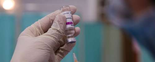 Na Emi prepričani, da so koristi cepiva AstraZenece večje od tveganj stranskih učinkov