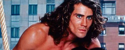 Legendarni Tarzan tragično umrl v letalski nesreči