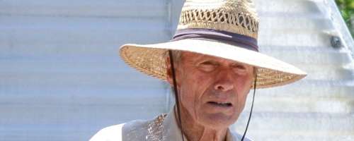 Clint Eastwood se trudi ostati čil in zdrav