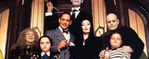 Catherine Zeta-Jones in Luis Guzman skupaj v Addamsovih