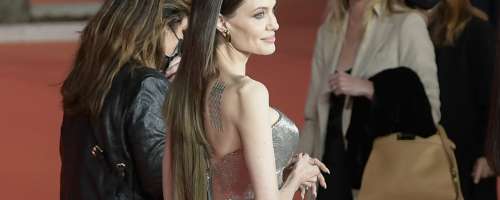 Angelina Jolie z neoprostljivo lepotno katastrofo