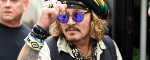 Johnny Depp po odmevnem sojenju spet v glasbene vode