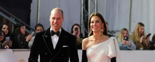 Kate Middleton in princ William navdušila z družinsko fotografijo