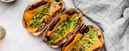 Smash burger tacos: Novi kulinarični trend, ki osvaja TikTok
