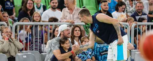 Za slovenske košarkarje navijali tudi znani obrazi