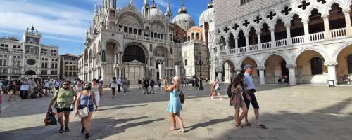 V Benetkah začetek prodaje enodnevnih vstopnic za turiste