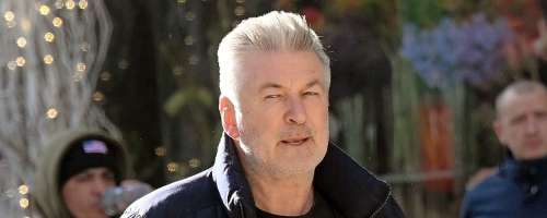 Po mnenju tožilstva Alec Baldwin kriv uboja iz malomarnosti