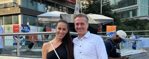 Tina Gaber in Robert Golob odletela v Dallas na košarkarsko tekmo