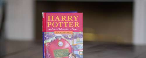 Primerek prve izdaje knjige o Harryju Potterju prodali za več kot 45.000 funtov