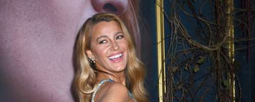 Blake Lively na premieri pričakovanega filma navdušila v obleki Britney Spears