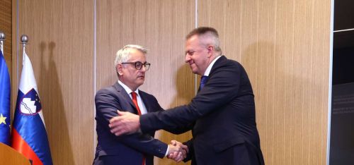 93a50da7f9452d89bdc68900f9d6fbf4