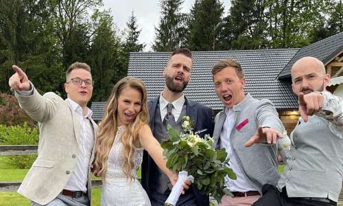 Dež ni pokvaril vzdušja na poroki znanih Slovencev