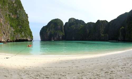 Maya Bay in Phi Phi Ley near Phi Phi Dom, Tajska