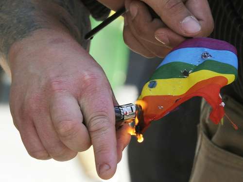 V bran skupnosti LGBTIQ+ stopili Robert Golob, predsednica Pirc Musar, Asta Vrečko in drugi