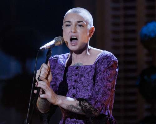 Sinéad O'Connor: Tragična izguba ikone glasbe brez znakov kaznivega dejanja