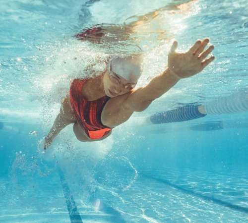 Plavanje - 8 koristi za zdravje