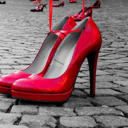 Rdeči čevlji niso za reve!