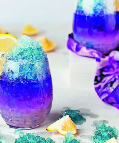 Skrivnostno vijolični ledeni čaj
