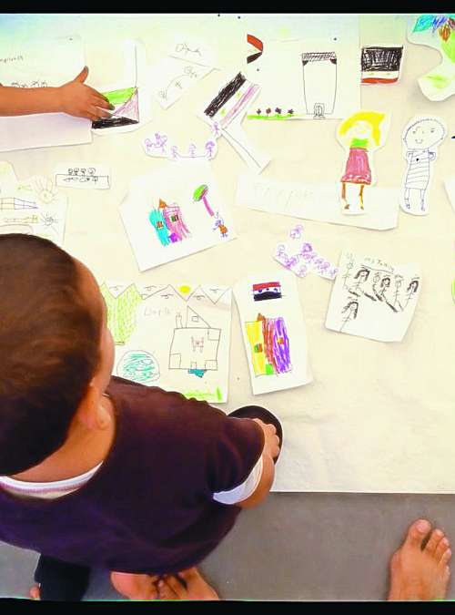 Begunski otroci se predstavljajo z risanko