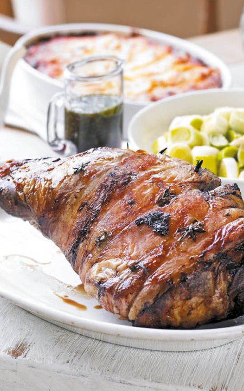 Pečena jagnjetina z rožmarinom in česnom