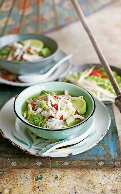 vietnamska piscancja juha z rezanci