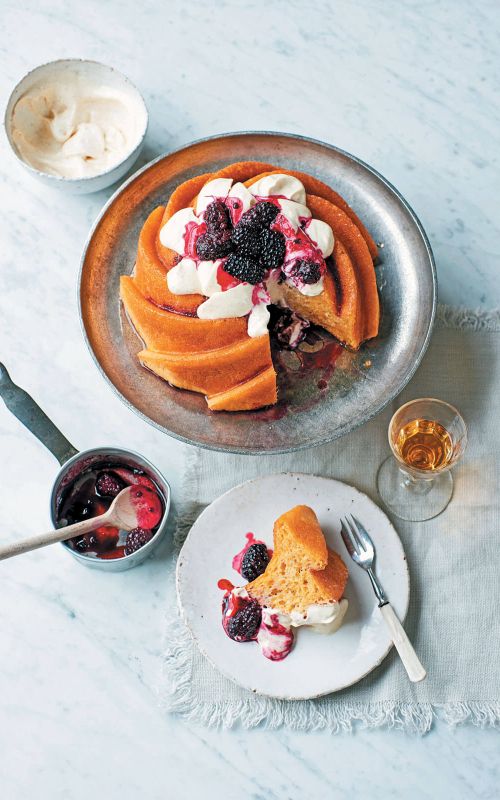 Baba z robidnicami in aromatično kremo