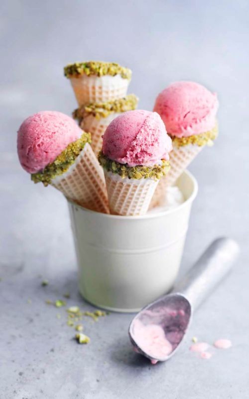 jagodni sladoled s kislo smetano